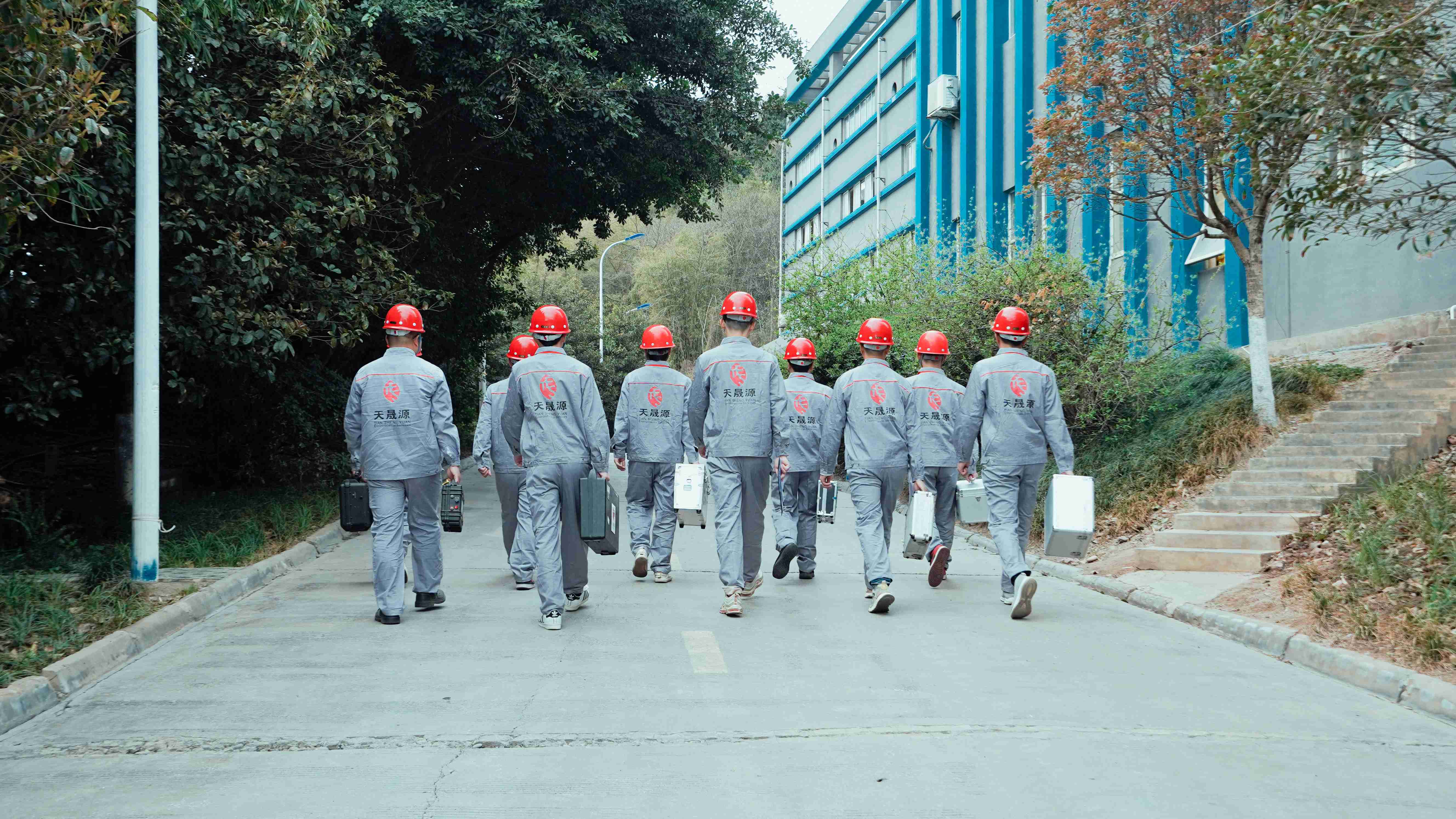 奮戰(zhàn)五一︱青年力量樹榜樣，敢為先鋒立模范